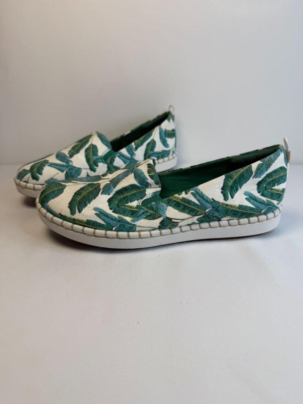 Clarks Cloudsteppers Women 9M Canvas Slip-On Palm Step Glow Jade Green Sneaker